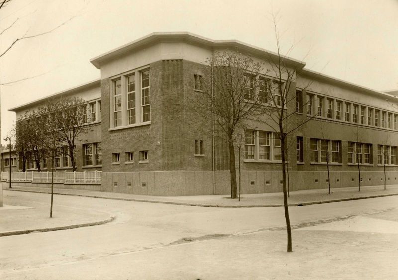 Ecole primaire Aristide Briand de la cité-jardins - Façade à l'angle de l'avenue Wilson et du boulevard Aristide Briand (Titre fictif)
