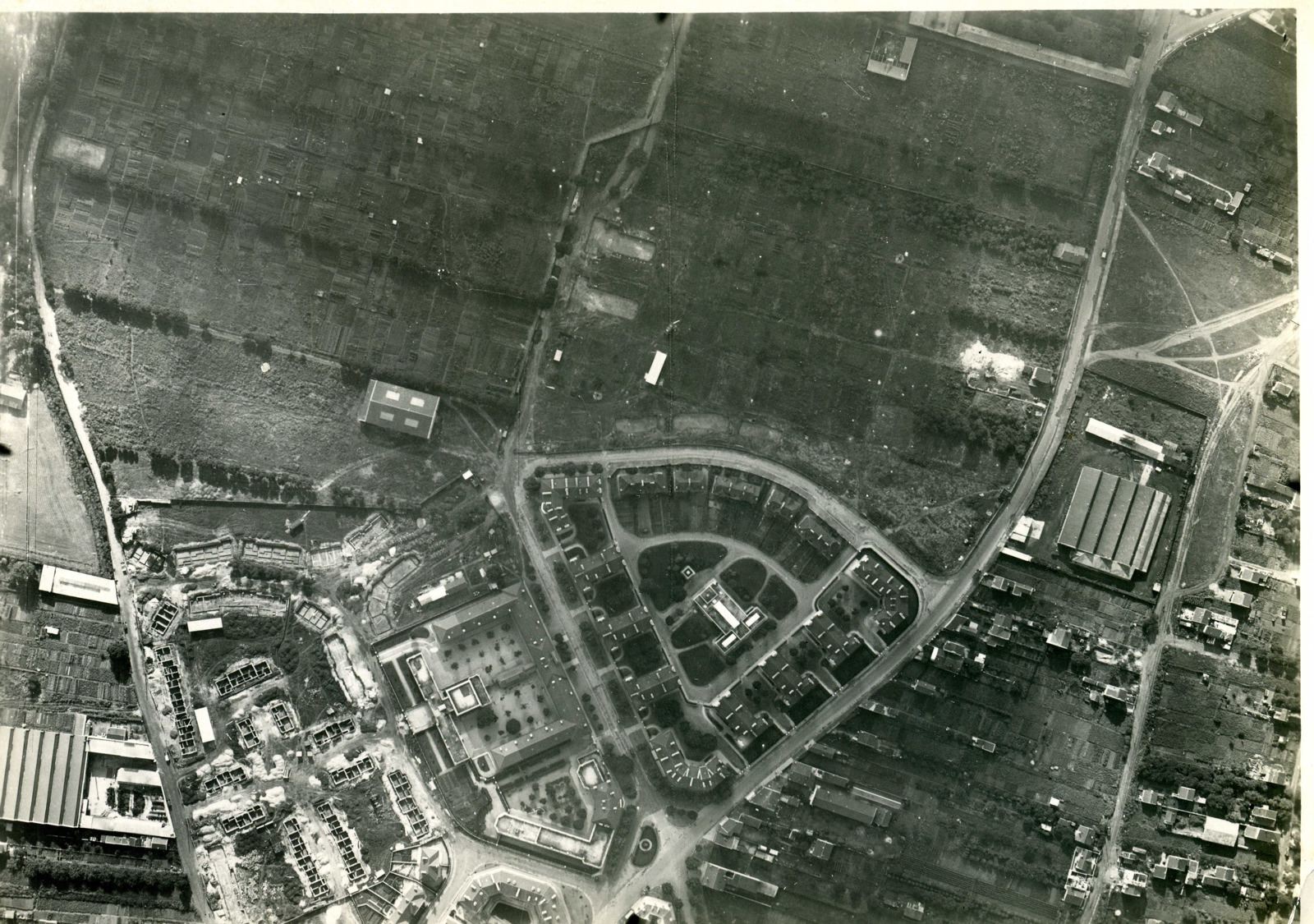 Vue aérienne du premier îlot de la cité-jardins (Titre fictif)