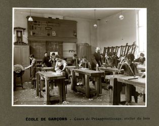Ecole de garçons - Cours de Préapprentissage, atelier du bois