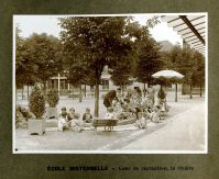 Ecole maternelle - Cour de récréation, la rivière