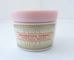 Foundation Cream, crème de jour nº2 pour peaux sèches de COTY ; © Vincent LORION