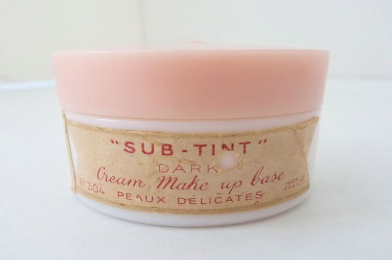 Crème SUB - TINT, DARK, Cream Make up base, PEAUX DÉLICATES de COTY ; © Vincent LORION