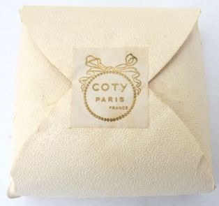 Emballage savon fin “Chypre” de Coty ; © Lucille PENNEL