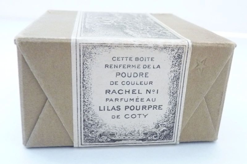 Emballage avec graphisme Lalique de COTY ; © Vincent LORION