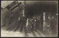 Paris - Vue intérieure d'une gare souterraine du Métropol...