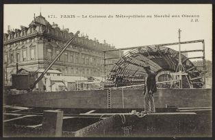 Paris - Le caisson d métropolitain au Marché aux Oiseaux
