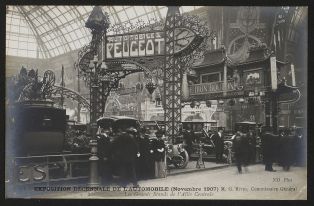 Exposition décennale de l'automobile (Novembre 1907) M. G. Rives, Commissaire général - Les grands stands de l'allée centrale