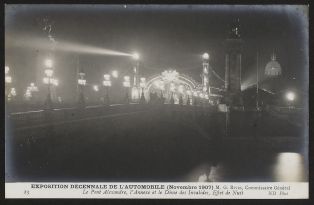 Exposition décennale de l'automobile (Novembre 1907) M. G. Rives, commissaire général - Le pont Alexandre, l'annexe et le dôme des Invalides, effet de nuit