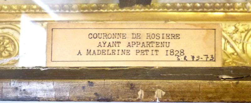 Couronne de rosière ayant appartenue à Madeleine Petit (1828) ; © Lucille PENNEL