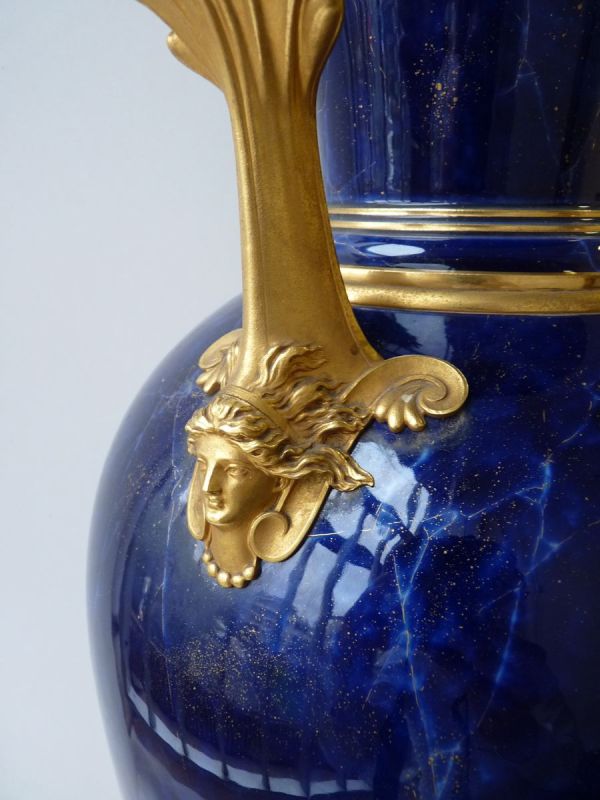 Vase de Sèvres d'Hippolyte Fizeau ; © Vincent LORION