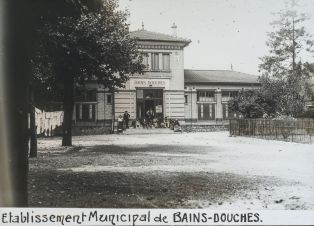 Etablissement municipal de Bains-Douches. ; © Jean-Gabriel LOPEZ