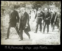 M. R. Poincaré chez ses Morts...