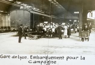 Gare de Lyon : Embarquement pour la campagne. ; © Jean-Gabriel LOPEZ