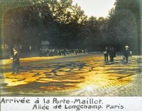 Arrivée à la Porte Maillot, Allée de Longchamp, Paris.