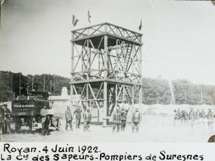 Royan. 4 juin 1922. La Compagnie des Sapeurs-Pompiers de Suresnes. ; © Jean-Gabriel LOPEZ