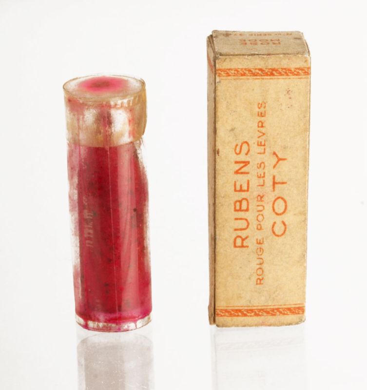 Raisin de recharge pour rouge à lèvres "Rubens" de Coty ; © Audrey BONNET