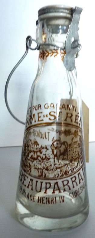 Carafe à lait de la ferme Saint-Rémi ; © Lucille PENNEL