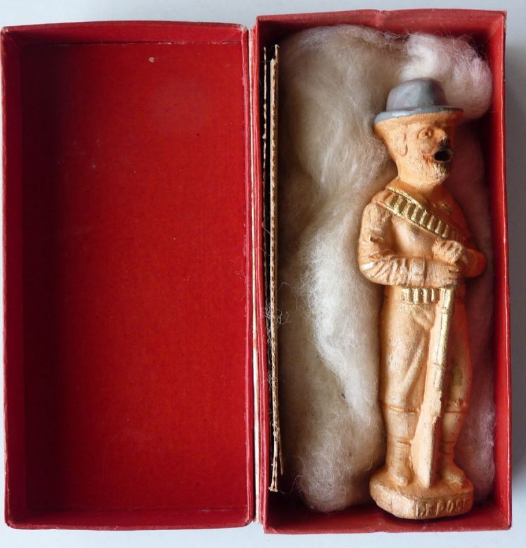 figurine ; boîte ; © Lucille PENNEL