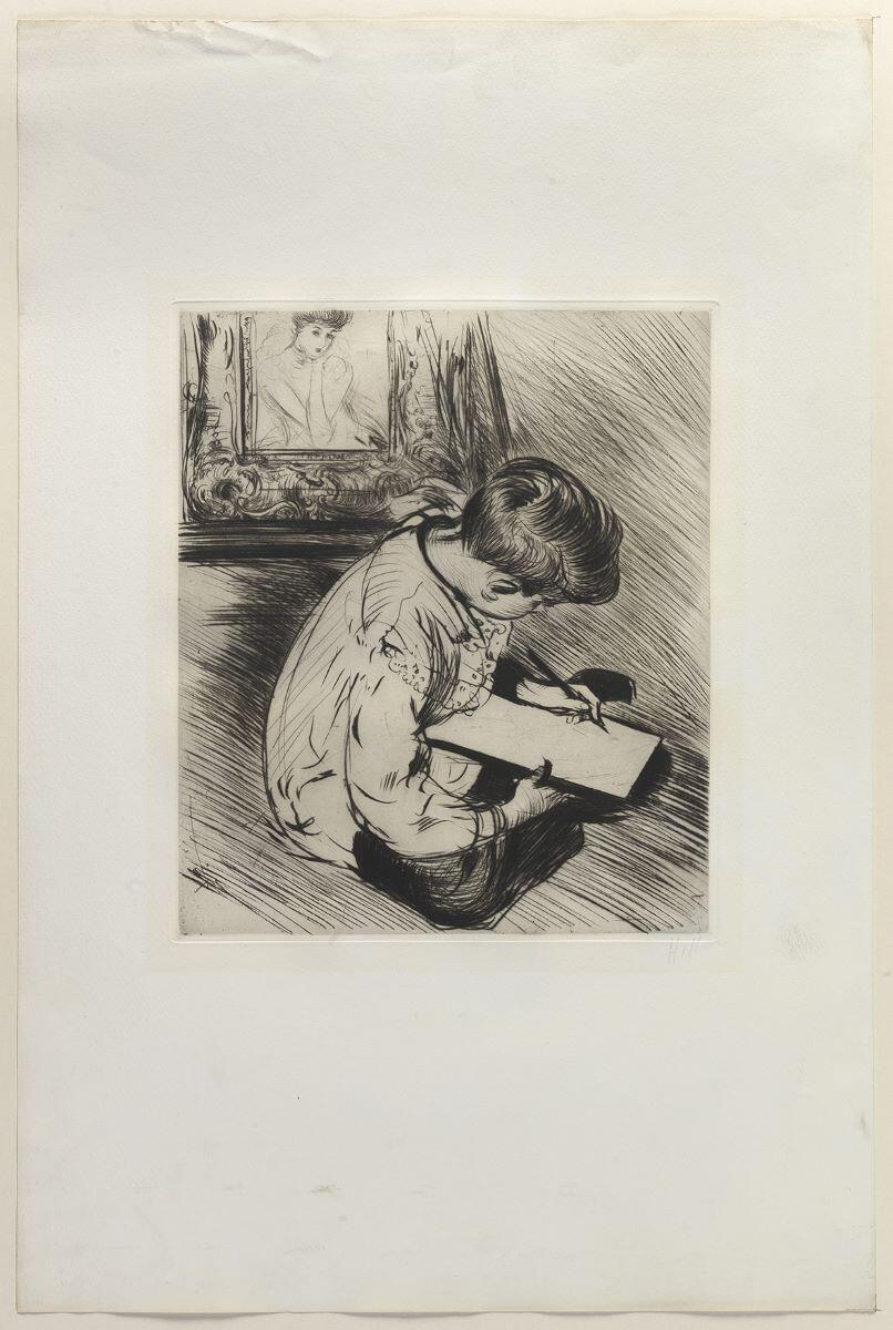 Jean Helleu, assis par terre, dessinant