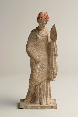 Grèce, IIIe siècle av. J.-C., "Femme debout" ; © Bayonne, musée Bonnat-Helleu / cliché A. Vaquero