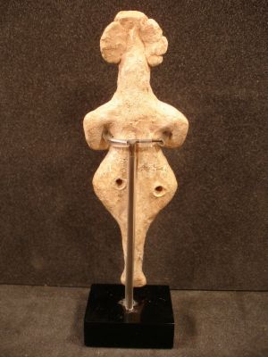 statuette représentant une femme