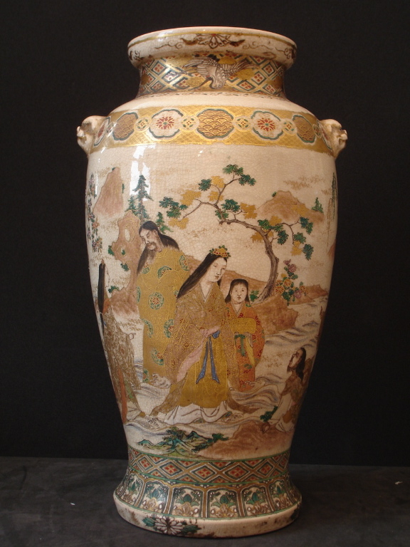 grand vase représentant un paysage avec des personnages