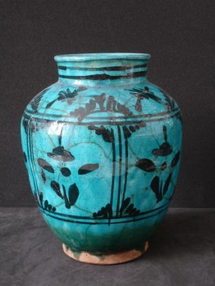 vase à glaçure turquoise et décor noir ; © Patricia Saint Hubert
