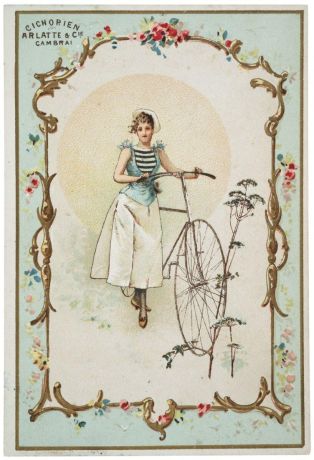 Femme marchant à côté d'un vélo en jupe blanche et haut bleu (titre factice)