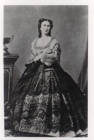 Mme Ernest PÉRIGOIS, née Angèle NÉRAUD fille du Malgache