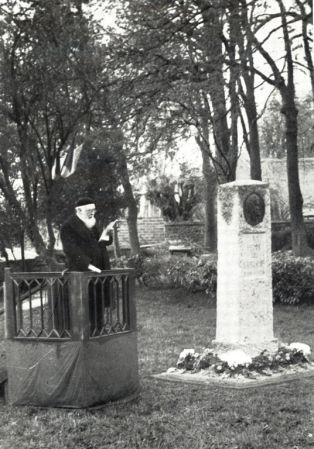 Joseph PIERRE prononçant son discours lors de l’inauguration du monument à Henri de Latouche à La Châtre le 8 avril 1934. ; © Collections musée George Sand et de la Vallée Noire