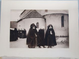 Sortie de la messe à Vicq ; © Collections musée George Sand et de la Vallée Noire