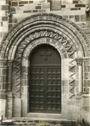 Petite porte de l’église de Châteaumeillant ; © Collections musée George Sand et de la Vallée Noire