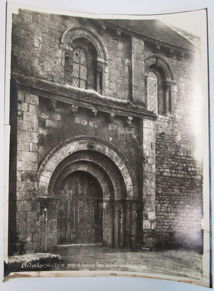 Ardentes (Indre) Eglise, porte et fenêtres face latérale nord