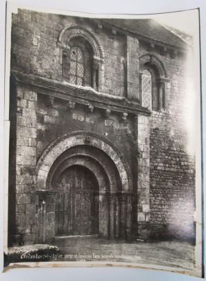 Ardentes (Indre) Eglise, porte et fenêtres face latérale nord ; © Collections musée George Sand et de la Vallée Noire