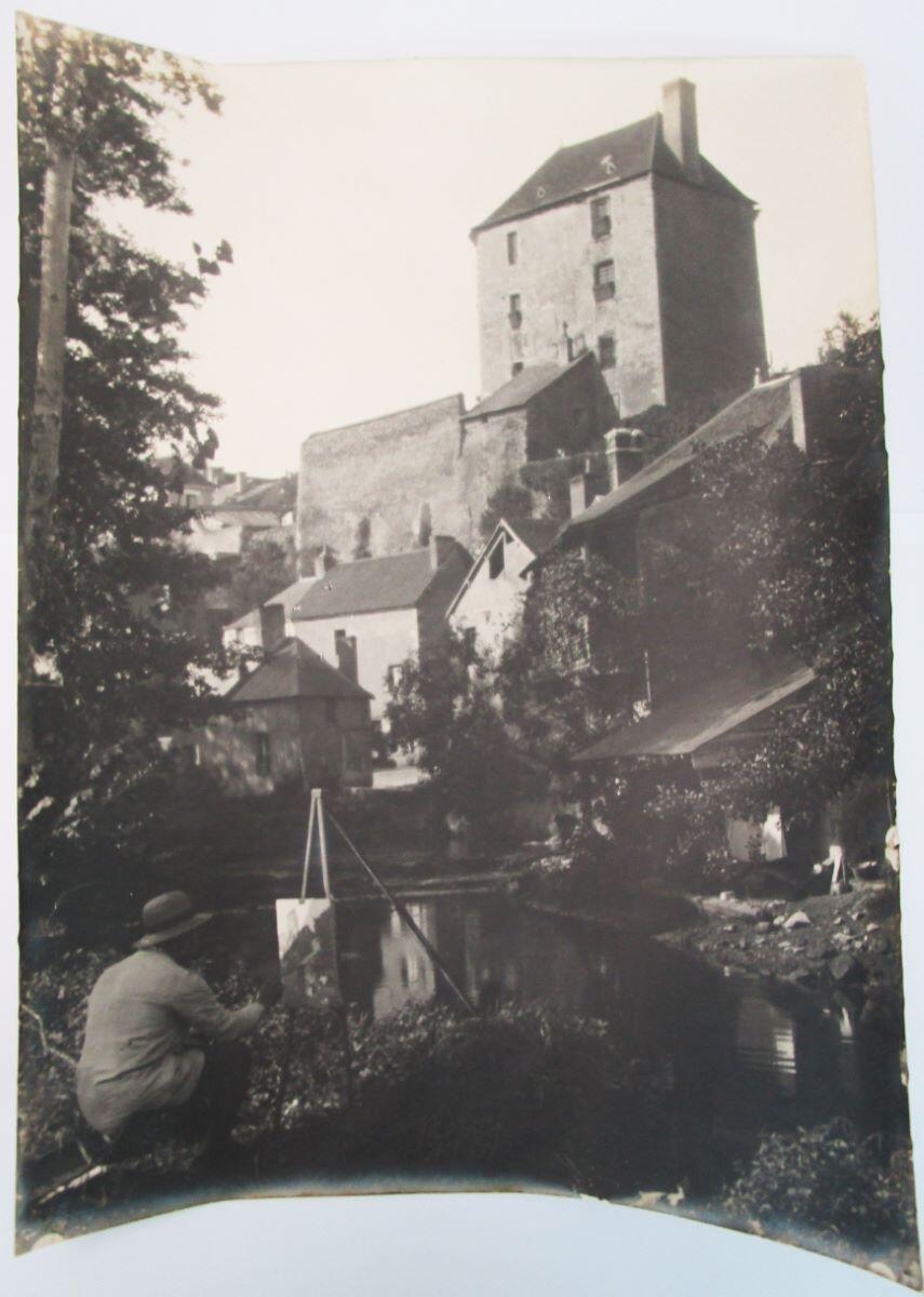 Vue du donjon de La Châtre (avec un peintre)