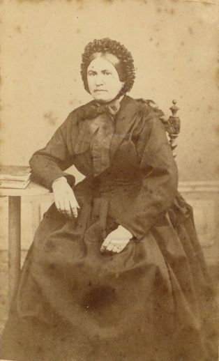 Femme de La Châtre en coiffe ; © Collections musée George Sand et de la Vallée Noire