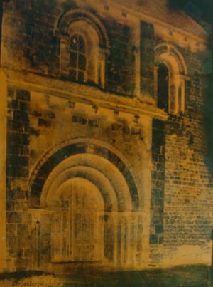 Négatif de la photographie : Ardentes (Indre) Eglise, porte et fenêtres face latérale nord ; © Collections musée George Sand et de la Vallée Noire