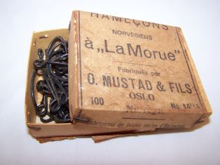 boîte d’hameçons à morue ; © Photo Musée de la Pêche