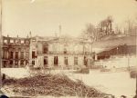 Façade de la Cour d’Honneur avec sur la droite les jardin...