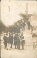 Erection du monument Santos-Dumont, vers 1906 [?].