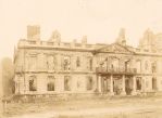 Aile gauche du château de Saint-Cloud en ruine prise de l...