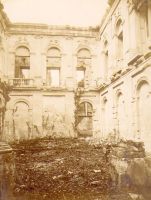 Vue intérieure du château de Saint-Cloud en ruine après 1...