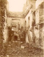 Vue intérieure du château de Saint-Cloud en ruines