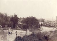 [Rue Gounod, sur le pont au-dessus de la ligne Paris-Sain...