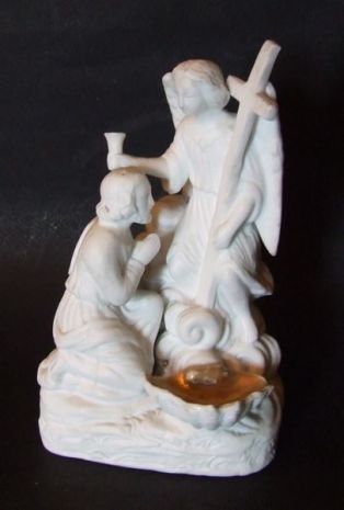 figurine ; bénitier ; Le baptème de Jésus (titre factice)
