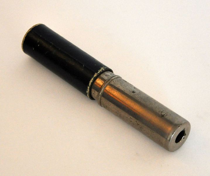 tube (cylindrique) ; boîte (cylindrique)
