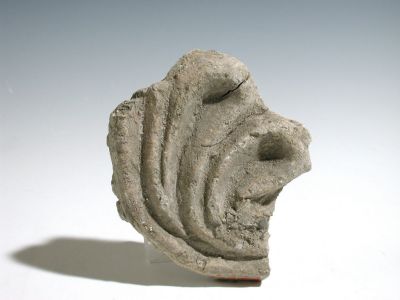 Fragment de décor de stuc (A.393)