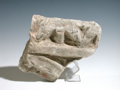 Fragment de décor de stuc (A.85)