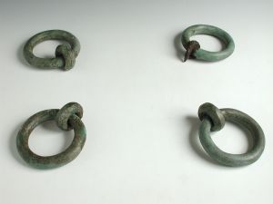 Quatre anneaux, époque gallo-romaine, n° INV A.9739.1 à 4, Hôtel Cabu – Musée d’histoire et d’archéologie, Orléans