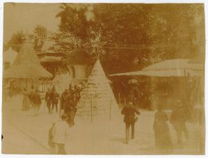 PHOTOS DE PARIS : Expositions Universelles. (titre factice) ; © Loches ; ©  Musée Lansyer